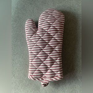 Striped Red and White Oven Mitt